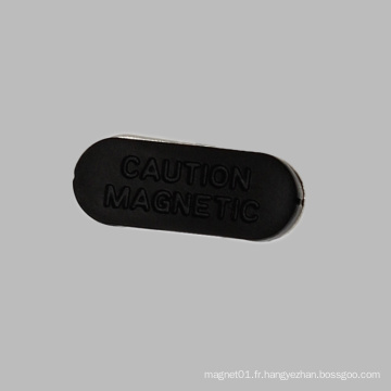 Petit badge magnétique avec plaque en plastique